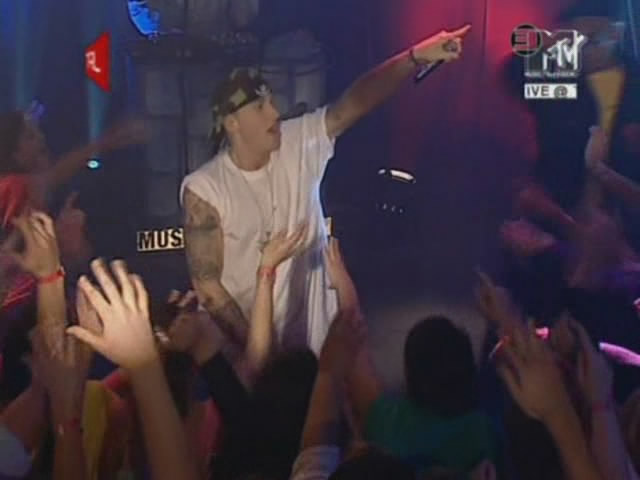 Eminem - Just Lose It live MTV TRL Berlin 2004